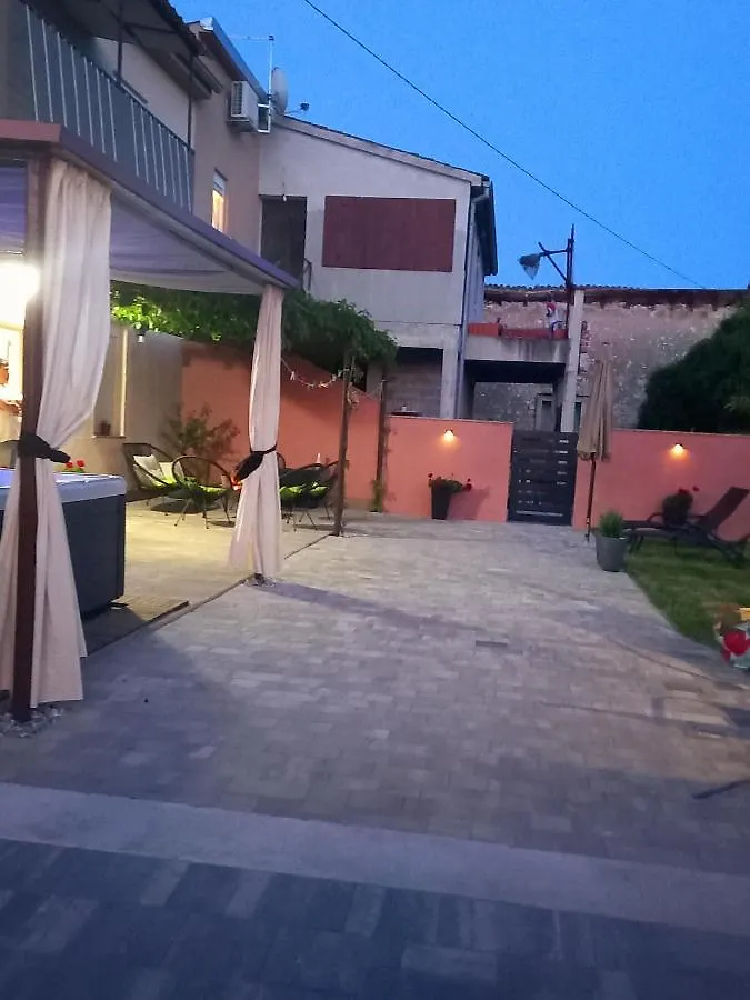 Sii Relax Apartment Pula 0*,  Croatia